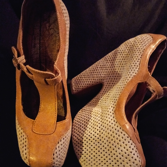 Jeffrey Campbell "Stunning" Platforms (6.5) - Picture 3 of 7